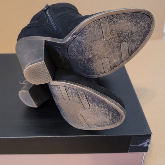 Fergie Weldon Women's Black Booties Size 5.5 - Picture 5 of 8